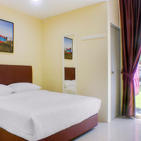 Oyo 90090 Roselyn Inn 2 Pasir Gudang Exterior photo