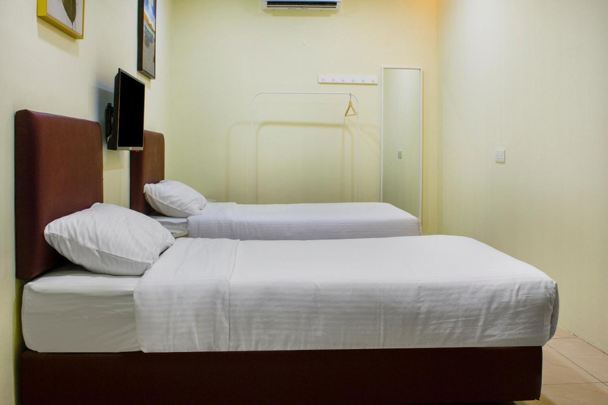 Oyo 90090 Roselyn Inn 2 Pasir Gudang Exterior photo